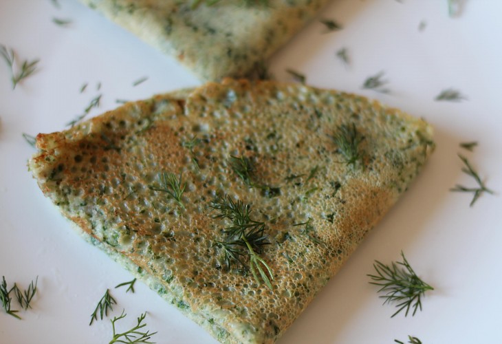 Zdrowe, błyskawiczne naleśniki szpinakowe** a b